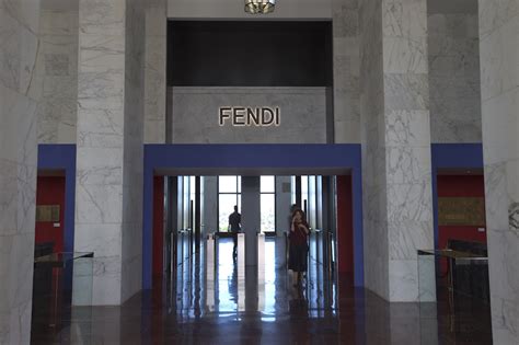 fendi lavora con noi colosseo quadrato|fendi careers.